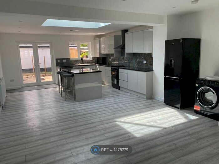 4 Bedroom Terraced House To Rent In Sandy Lane, Mitcham, CR4