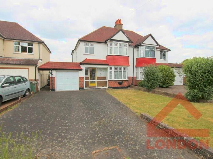 3 Bedroom Semi-Detached House To Rent In The Newlands, Wallington, SM6