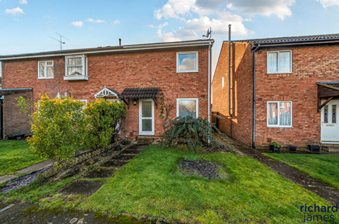 3 Bedroom End Of Terrace House For Sale In Chalgrove Field, Freshbrook, Swindon, SN5