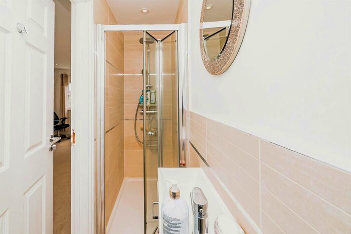 3 Bedroom Town House For Sale In Copse Close, Slough, SL1