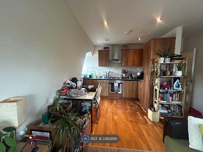 2 Bedroom Flat To Rent In West Street, London, E11