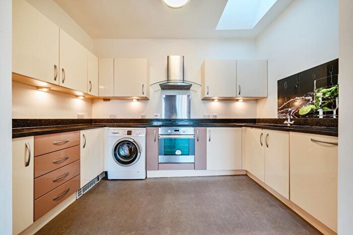 2 Bedroom Apartment To Rent In Banbury, Town Centre, OX16