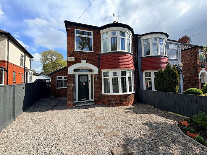3 Bedroom Semi-Detached House For Sale In Kingston Road, Willerby, Hull, HU10