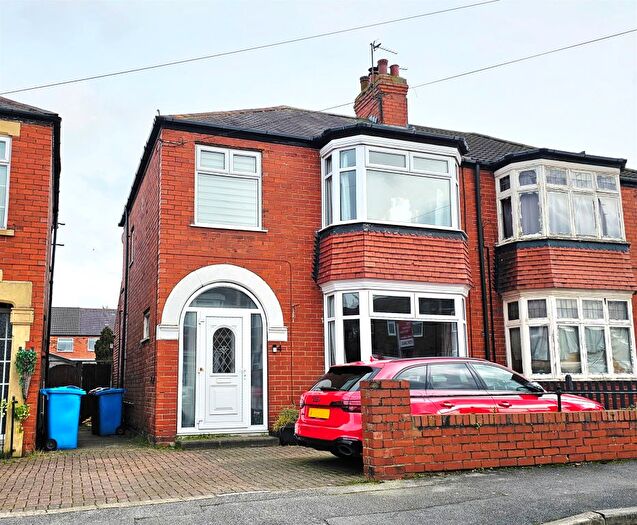 3 Bedroom Semi Detached House For Sale In Wensley Avenue, Hull, HU6