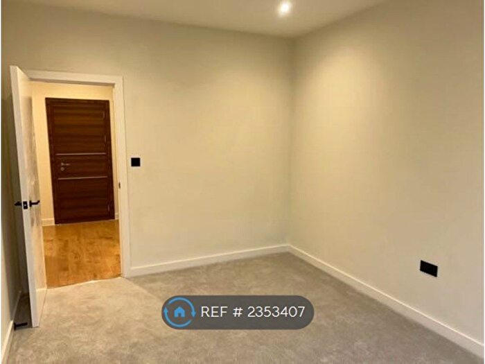 2 Bedroom Flat To Rent In Church Street East, Woking, GU21