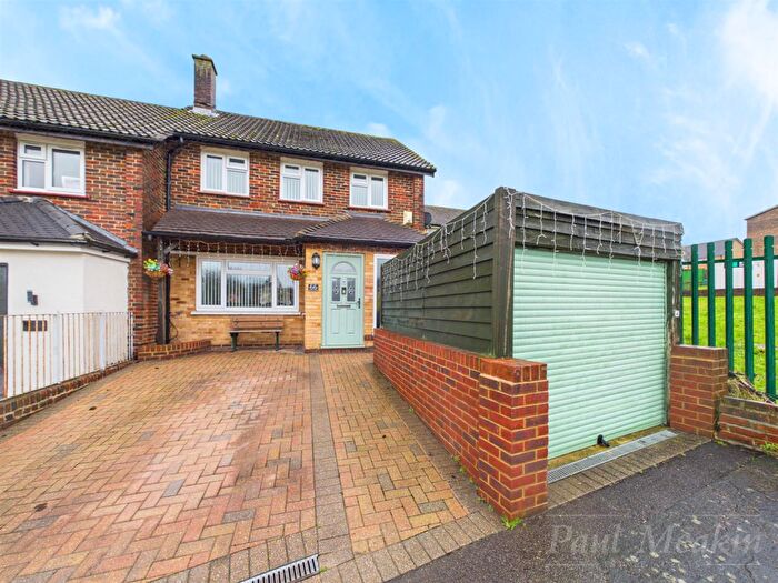 3 Bedroom End Of Terrace House For Sale In Walton Green, New Addington, Croydon, CR0