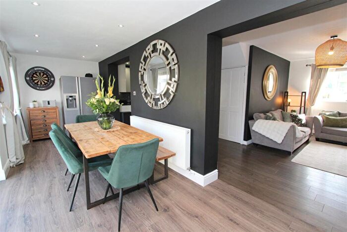 3 Bedroom House For Sale In Merebank Lane, Croydon, CR0