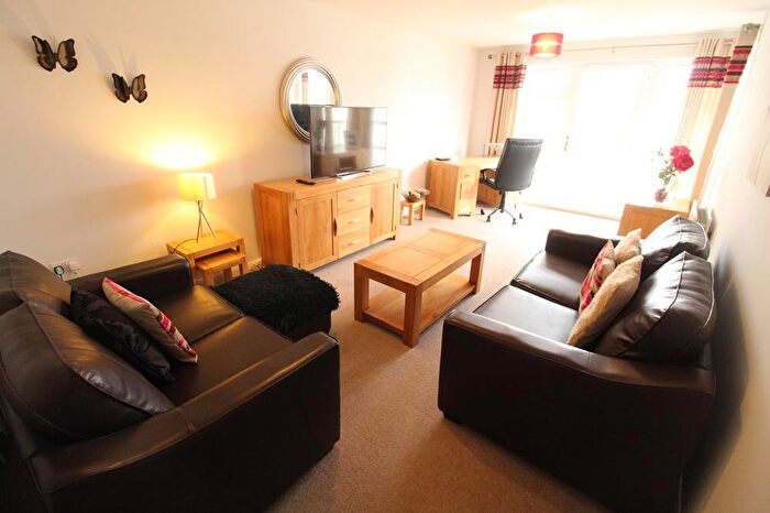 3 Bedroom Flat To Rent In Cordiner Place, Aberdeen, AB24