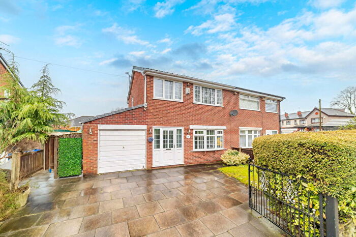 3 Bedroom Semi-Detached House For Sale In Pilsworth Road, Heywood, OL10