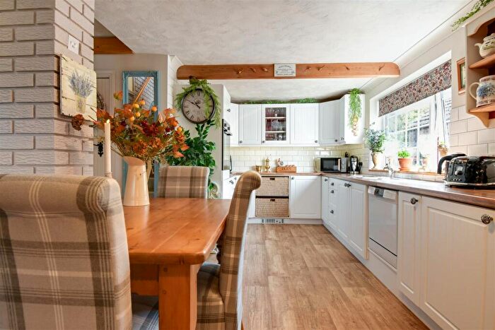 2 Bedroom Cottage For Sale In St. Barnabas Road, Barnetby, DN38