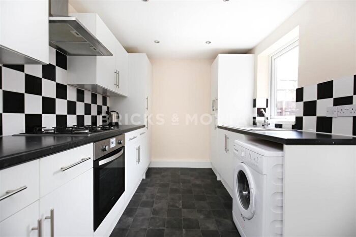 2 Bedroom Flat To Rent In Eighth Avenue, Heaton, Newcastle Upon Tyne, NE6