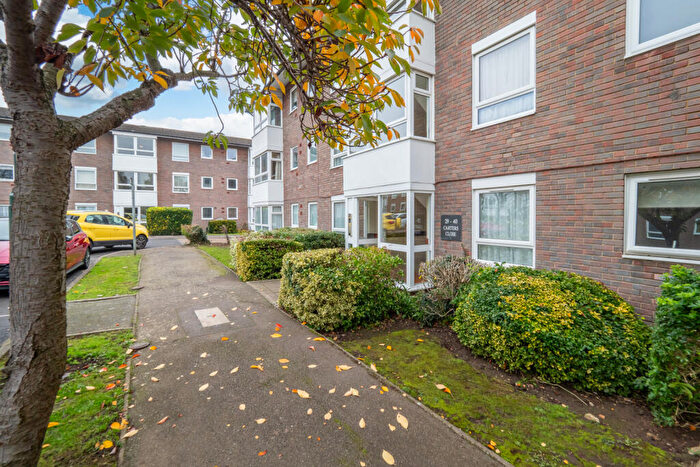 2 Bedroom Apartment For Sale In Carters Close, Worcester Park, KT4