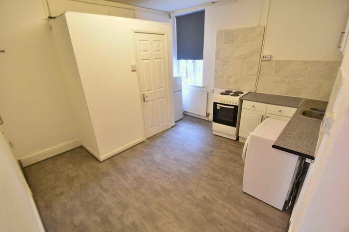 Flat To Rent In Stanley Street, Luton, LU1