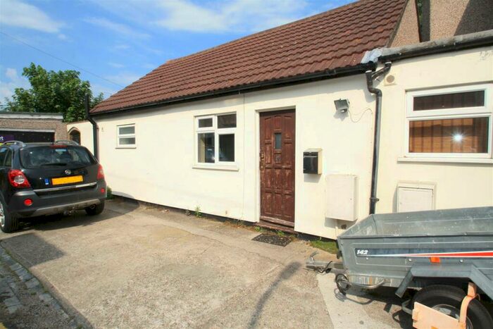 2 Bedroom Detached Bungalow To Rent In Park Lane, Westcliff-On-Sea, SS0