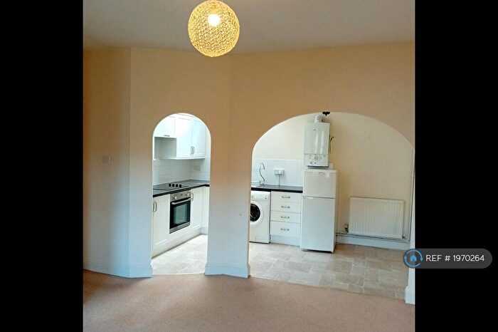 2 Bedroom Flat To Rent In Royael Mews, Cheltenham, GL50
