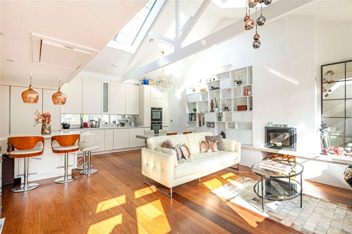 3 Bedroom Mews For Sale In Colville Mews, Notting Hill, London, W11