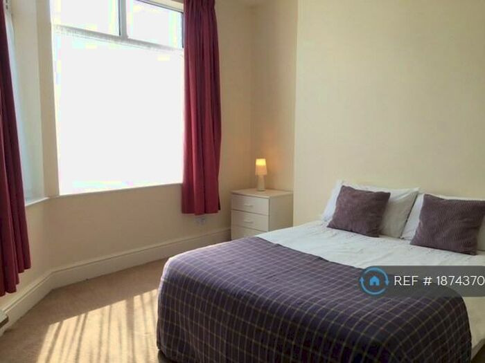 4 Bedroom Semi-Detached House To Rent In Barnsfold Avenue, Manchester, M14