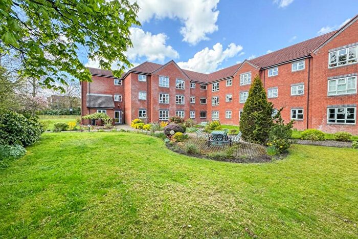 1 Bedroom Flat For Sale In Woodlands, The Spinney, Moortown, LS17