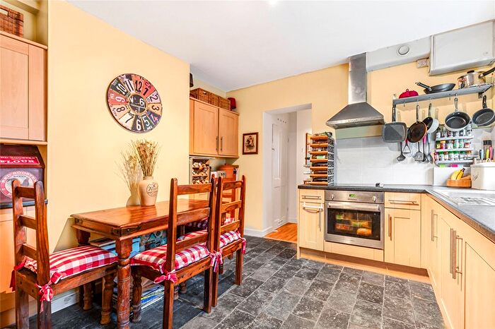 1 Bedroom Flat For Sale In Blegborough Road, Furzedown, SW16