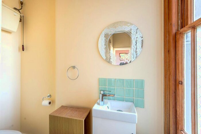 2 Bedroom Flat To Rent In Friars Stile Road, Richmond Hill, Richmond, TW10