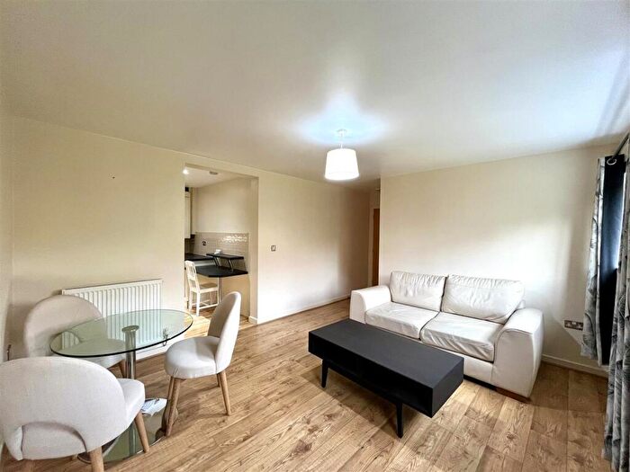 2 Bedroom Apartment To Rent In Wharf Road, Sale, M33