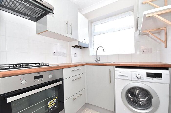 2 Bedroom Flat To Rent In Shirley Close, Dartford, DA1