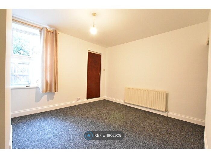 3 Bedroom Terraced House To Rent In Milton Road, Luton, LU1