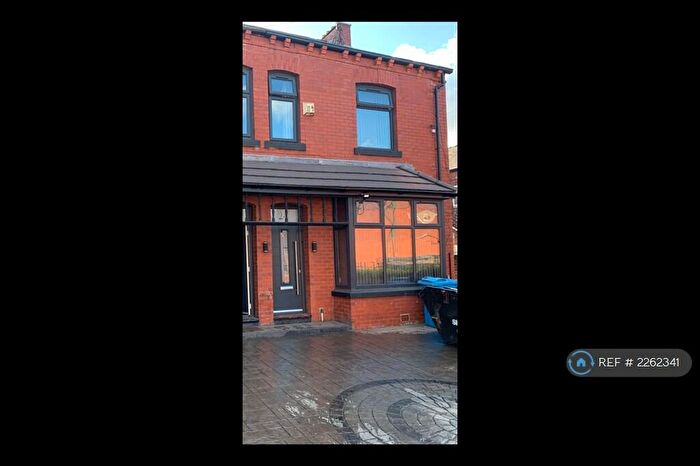 3 Bedroom End Of Terrace House To Rent In Hereford Street, Oldham, OL9