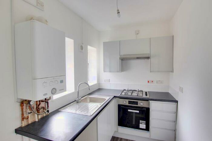 2 Bedroom Flat To Rent In Manor Road, Trowbridge, BA14