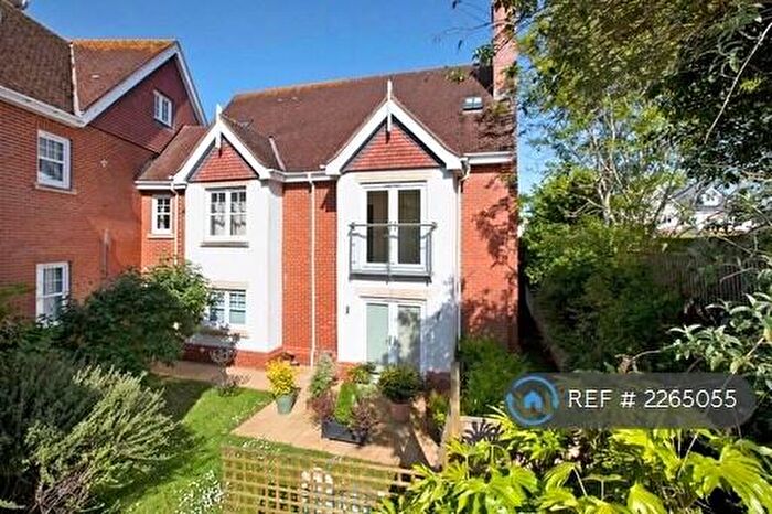 2 Bedroom Flat To Rent In The Avenues, Exmouth, EX8