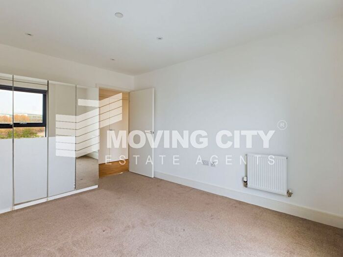 2 Bedroom Flat For Sale In Cityview Point, Leven Road, E14