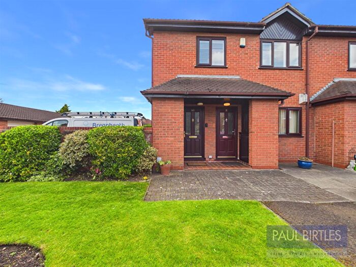 1 Bedroom Flat For Sale In Legwood Court, Off Flixton Road, Urmston, Manchester, M41