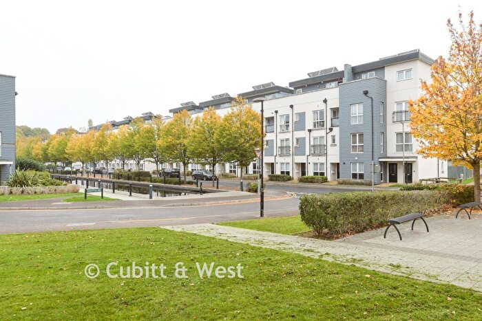 1 Bedroom Apartment For Sale In Thornton Side, Redhill, Surrey, RH1