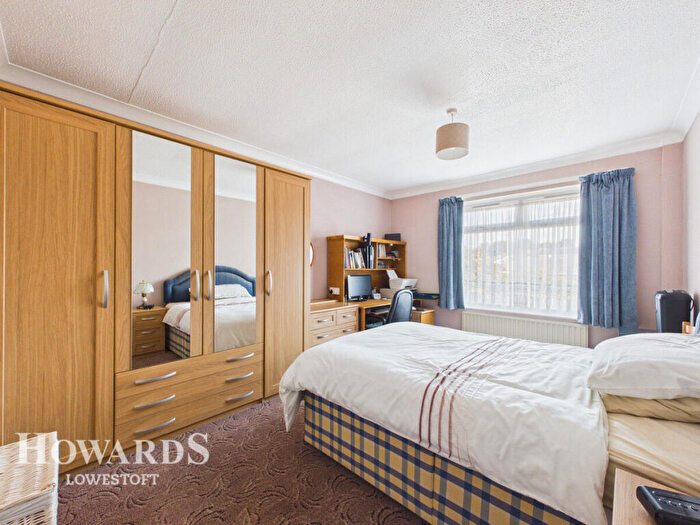 2 Bedroom Detached Bungalow For Sale In Sands Lane, Lowestoft, NR32