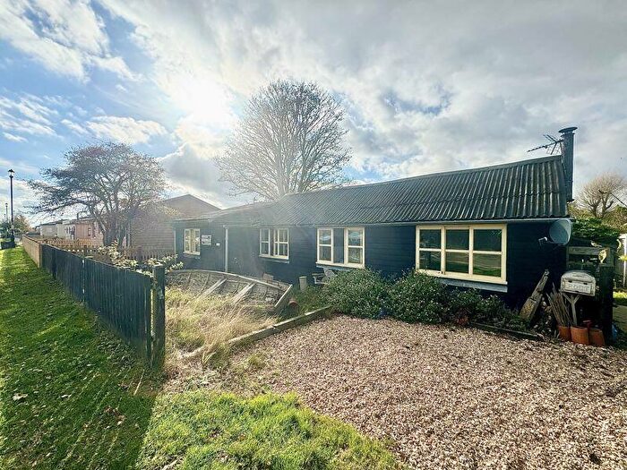 2 Bedroom Detached House For Sale In First Main Road, Humberston Fitties, DN36