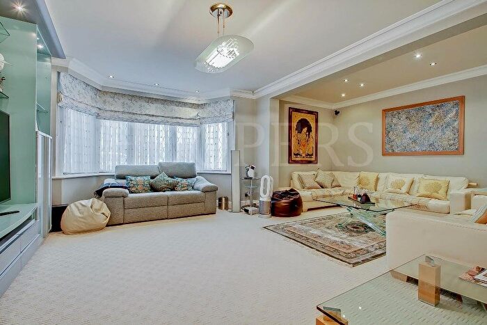 5 Bedroom Semi-Detached House For Sale In Oxgate Gardens, London, NW2