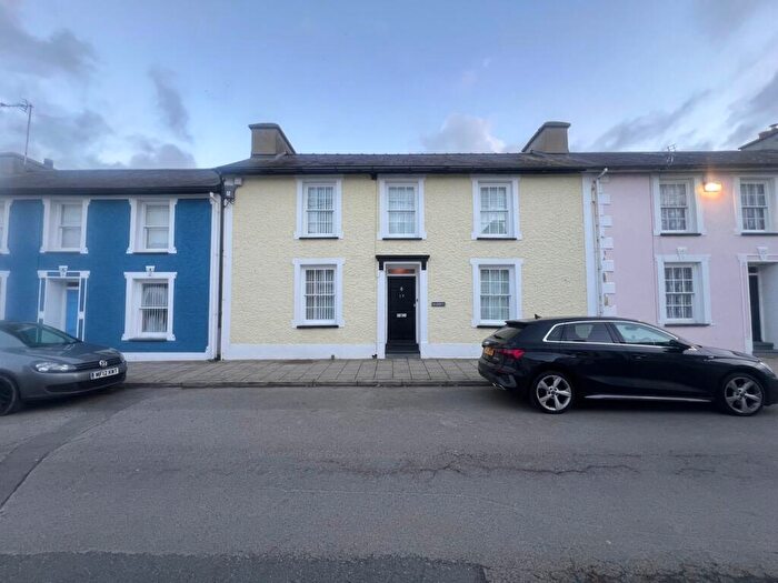 4 Bedroom Town House For Sale In Victoria Street, Aberaeron, SA46