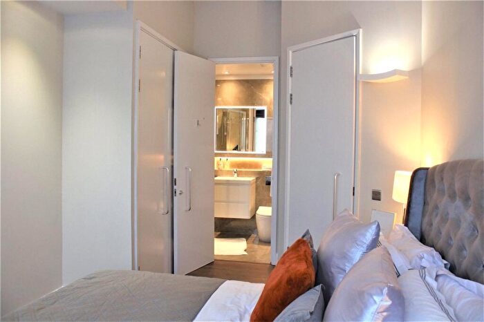 2 Bedroom Apartment To Rent In City Road, Old Street, London, EC1V