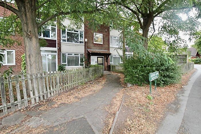 3 Bedroom Flat For Sale In Foxwood Grove, Birmingham, B37