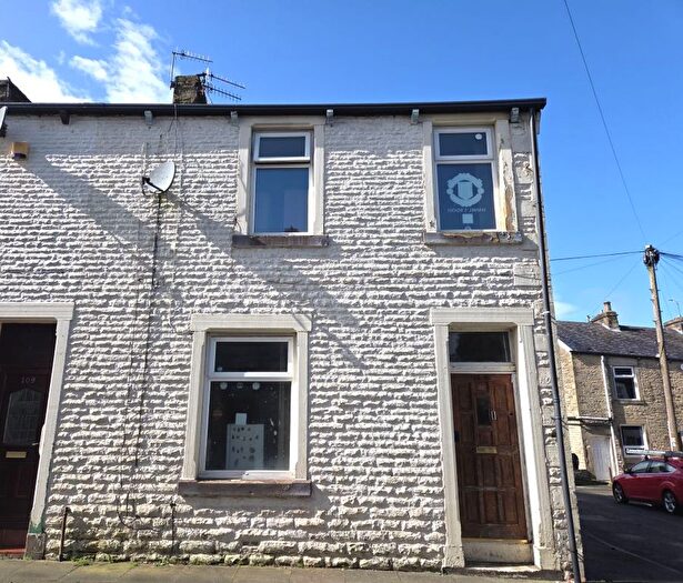 3 Bedroom End Terrace House For Sale In Healey Wood Road, Burnley, BB11