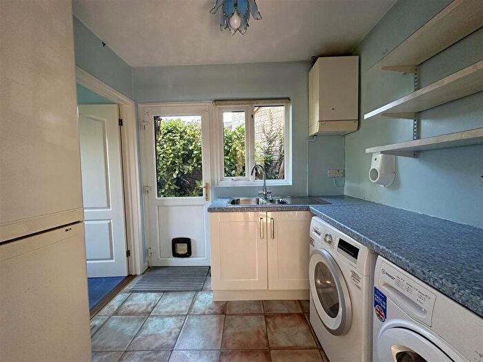 3 Bedroom Link Detached House For Sale In Awdry Close, Chippenham, SN14