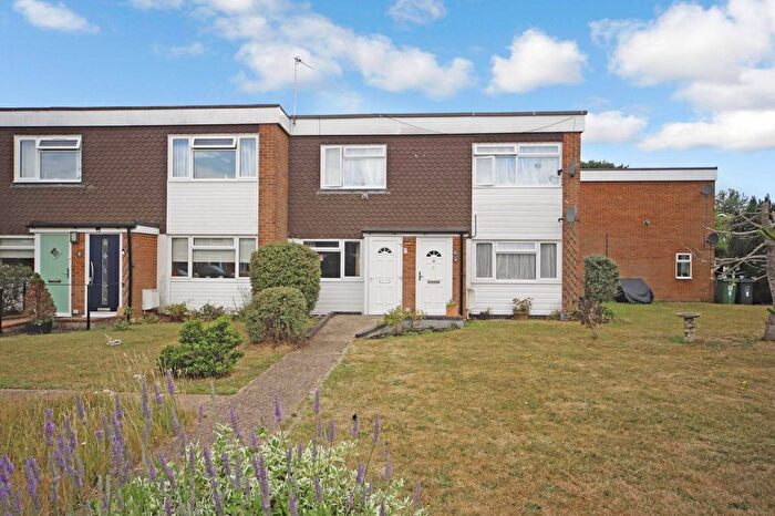 2 Bedroom Maisonette For Sale In Verney Close, Tring, HP23