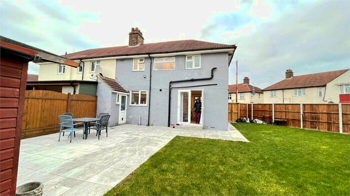 3 Bedroom End Of Terrace House To Rent In Lambourne Road, Barking IG11