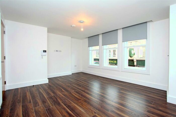 2 Bedroom Flat To Rent In St John's Road, Battersea, London, SW11