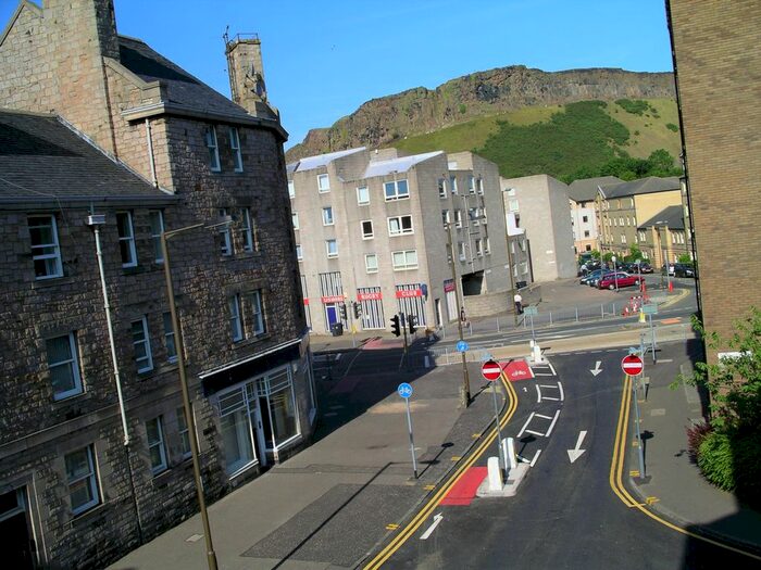 2 Bedroom Flat To Rent In East Crosscauseway, Edinburgh, EH8