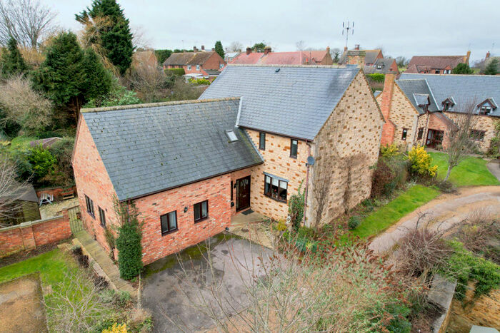 5 Bedroom Detached House For Sale In Hill House Court, Towcester, NN12