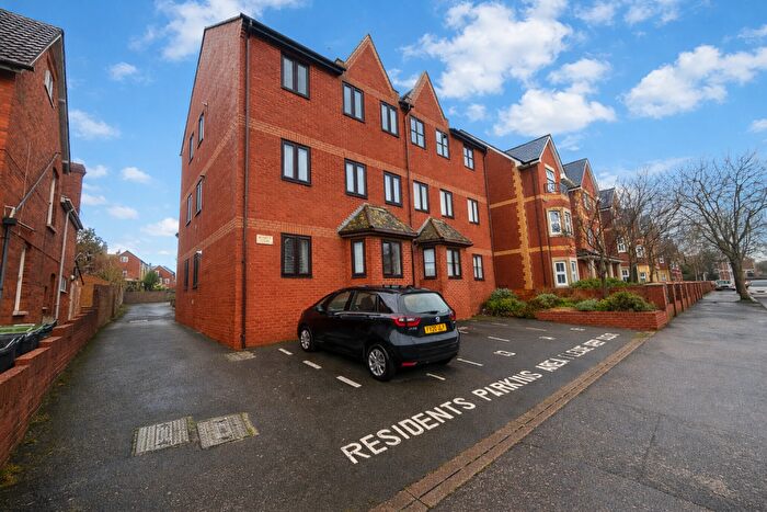 2 Bedroom Flat For Sale In Kirtleton Avenue, Weymouth, DT4