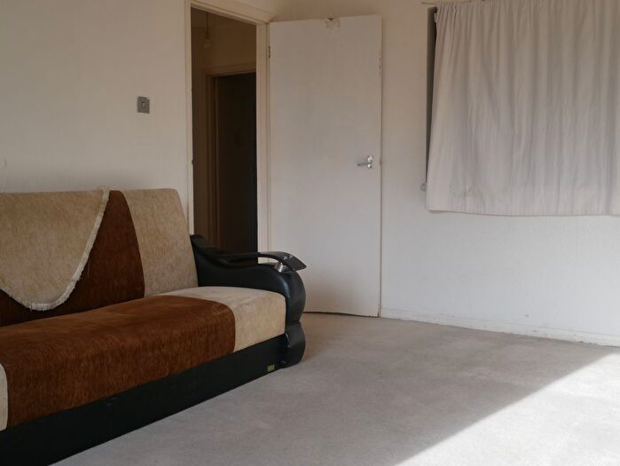2 Bedroom Flat To Rent In Yeading Lane, Northolt, UB5