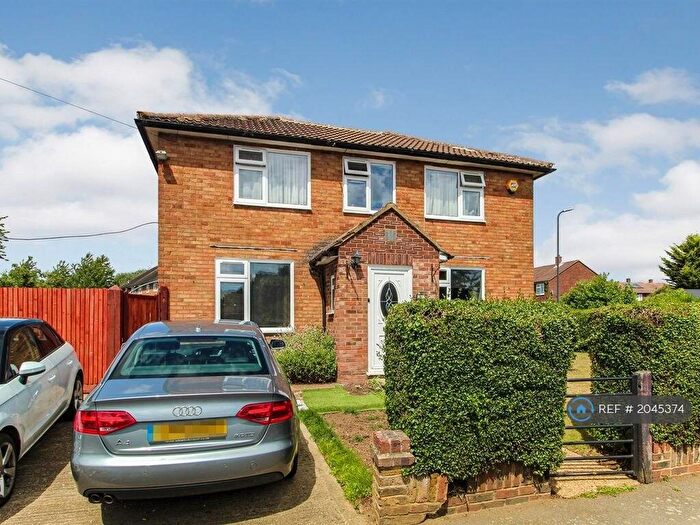 4 Bedroom Detached House To Rent In Monksfield Way, Slough, SL2