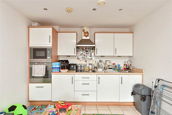 1 Bedroom Flat For Sale In Manston Road, Ramsgate, Kent, CT12